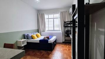 1 chambre, fer et planche Ă  repasser, accĂšs Internet, draps fournis