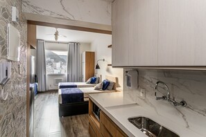 Strykejern/-brett, internettilgang og sengetøy