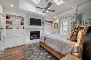 House (5 Bedrooms) | Interior - 3405 Cameron by Avantstay Pool, Outdoor Kitchen (Isle of Palms)