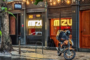 تفاصيل الفندق من الخارج