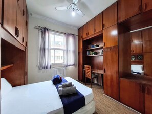 1 habitación, tabla de planchar con plancha, wifi y ropa de cama