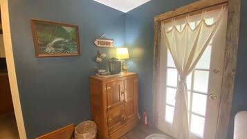 Room, 1 Katil Raja (King) dengan Katil Sofa, Microwave, Ground Floor | Bahagian dalam