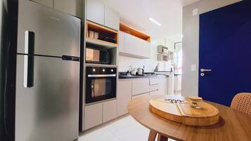 Fridge, microwave, oven, coffee/tea maker
