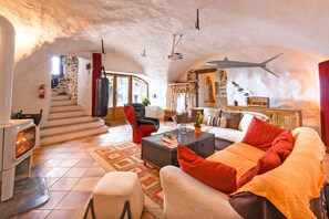 TV, fireplace, stereo