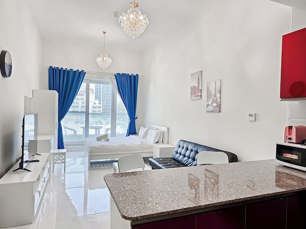 Standard Studio, 1 King Bed with Sofa bed, Non Smoking