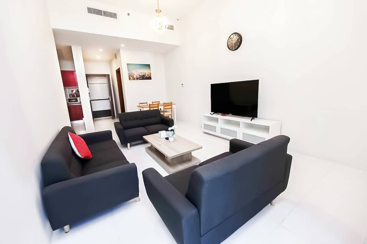 Standaard appartement, 2 slaapkamers, niet-roken | Een kluis op de kamer, een strijkplank/strijkijzer, gratis wifi