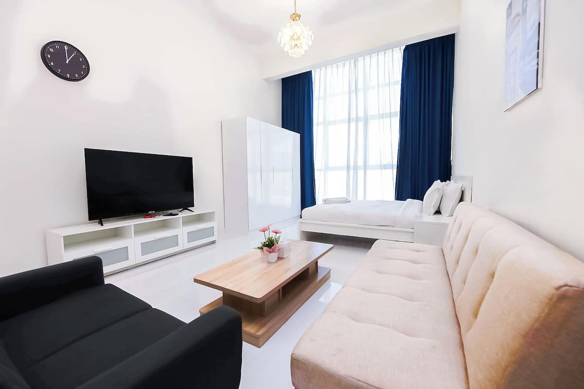Premium appartement, meerdere bedden, niet-roken | Een kluis op de kamer, een strijkplank/strijkijzer, gratis wifi