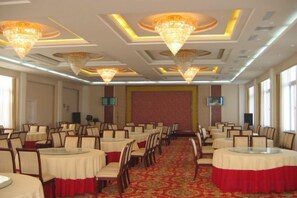Unclassified image, 5 of 30, button - Xincheng Hotel (Yiyuan)