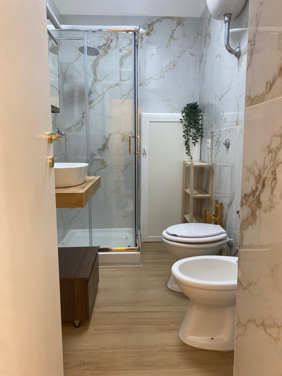 Appartamento Comfort | Bagno | Doccia, asciugacapelli, asciugamani, sapone
