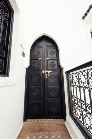 Exterior detail - King size in a 5 bedhouse Riad-Guesthouse in Madina (Marrakesh)