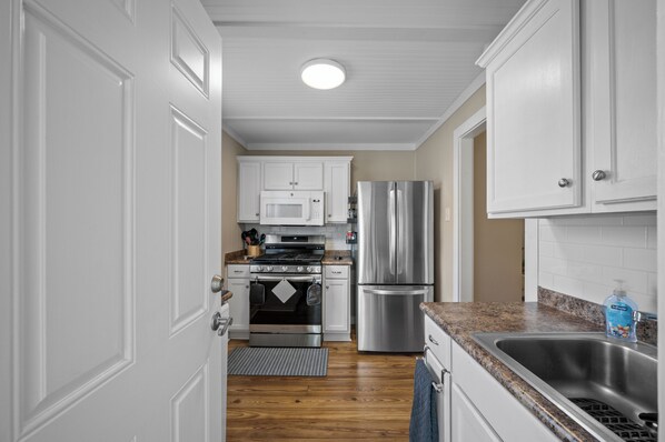 Microwave, oven, stovetop, dishwasher