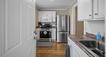 Precious 1-bedroom Cottage in Midtown Mobile Recently renovated with fenced yard