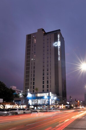 Vista frontal de la propiedad