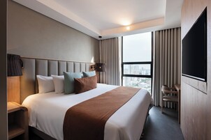 Classic Double Room | Peralatan tempat tidur premium, gebar bulu kapas, bar mini