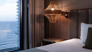 ห้องจูเนียร์สวีท | เครื่องนอนระดับพรีเมียม, ผ้านวมขนเป็ด, มินิบาร์, ตู้นิรภัยในห้องพัก