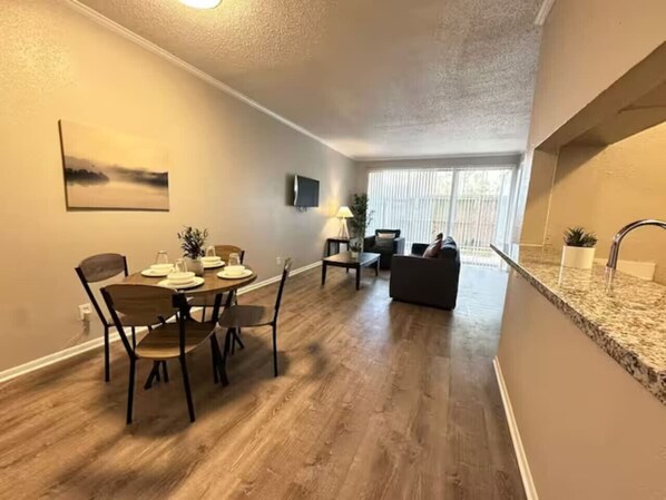 Interior - Enjoy Houston’s Bay Area in a Chic, Cozy Hideaway! (Houston)