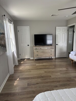 3 chambres, fer et planche à repasser, Wi-Fi gratuit, draps fournis