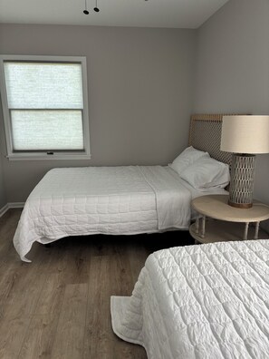 3 habitaciones, tabla de planchar con plancha y wifi gratis 