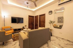 Living area - Sikadan Caros Villa (Adenta Municipality)
