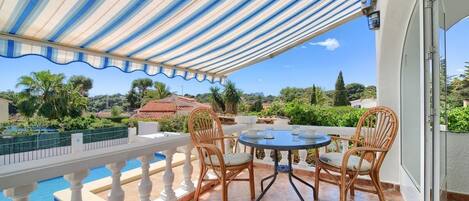 تناول الطعام بالخارج