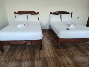 標準雙人房 | 高級寢具、Tempur-Pedic 床墊、 遮光布/窗簾、免費無線上網