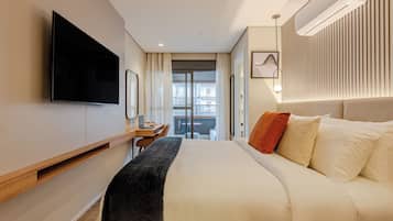 In-room safe, blackout drapes, free WiFi