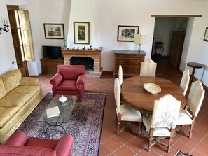 Living area - Experience Tuscany:Relaxing Agriturismo villa with Pool Between Siena and Arezzo (Toscana)