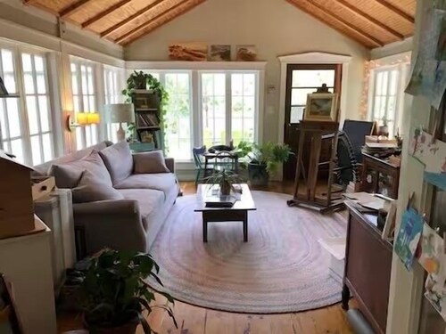 Heart of DT Southport with private, fenced yard! Perfect for pets!  Sleeps 4