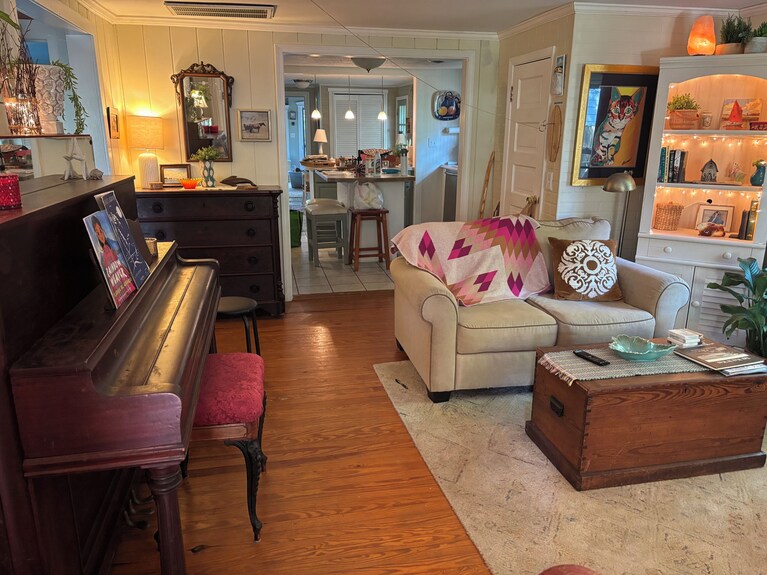 Heart Of Dt Southport With Private, Fenced Yard! Perfect For Pets! Sleeps 4 - Southport, NC