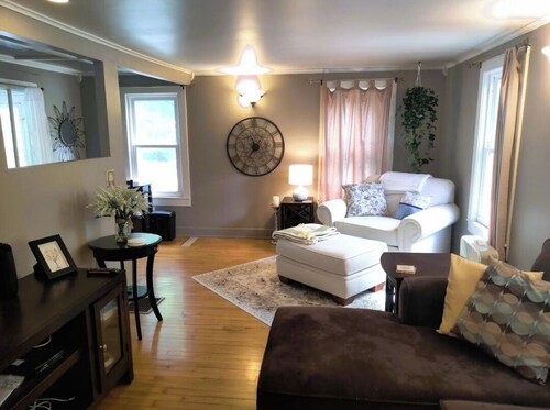 Village Gem - convenient, Spacious, 2 bedroom - Can be ADA Accessible