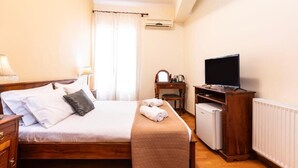 Basic Double Room, Balcony, City View | In-room safe, iron/ironing board (on request), WiFi (free), bed sheets - Hermes Xenon (Corfu)