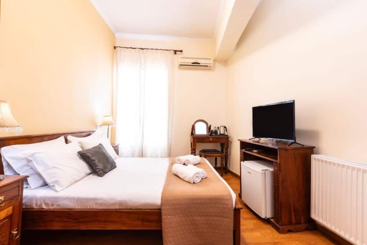 Basic Double Room, Balcony, City View | In-room safe, iron/ironing board (on request), WiFi (free), bed sheets