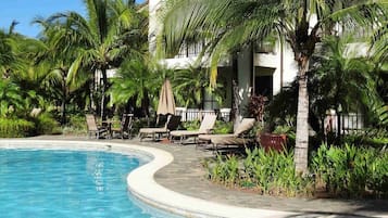 Kolam renang outdoor