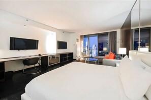 1 bedroom, desk, WiFi