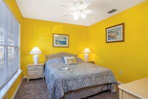 5 chambres, fer et planche à repasser, lit de bébé portatif, Wi-Fi