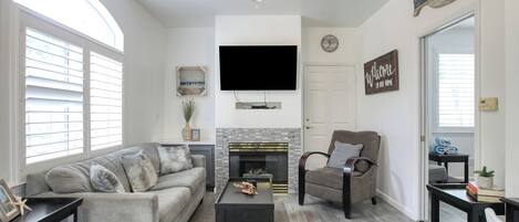 Smart-tv en een open haard