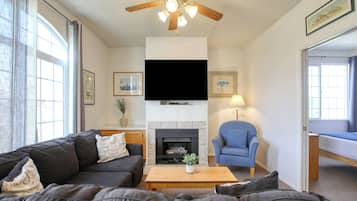 Smart TV y chimenea