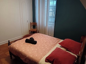 1 bedroom, iron/ironing board, WiFi, bed sheets