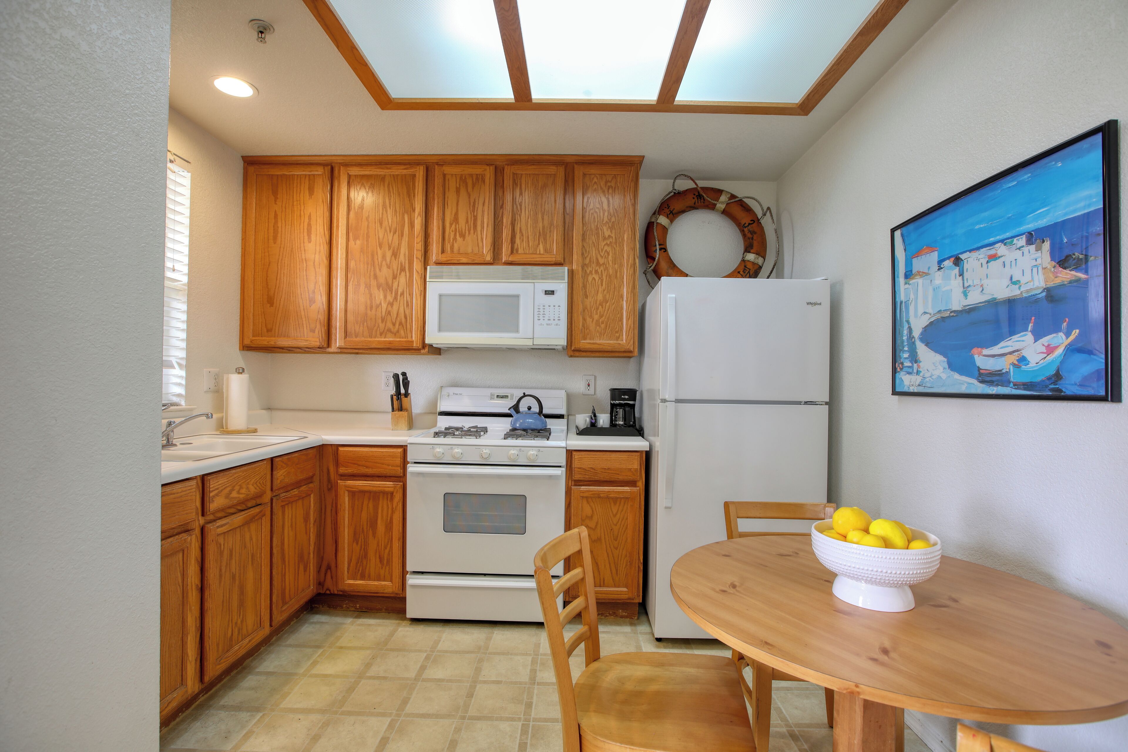 Fridge, microwave, oven, coffee/tea maker