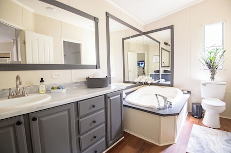 Shower, jetted bath, hair dryer, towels. Tranquil Trails – Hot Tub • Porch • Fenced Yard