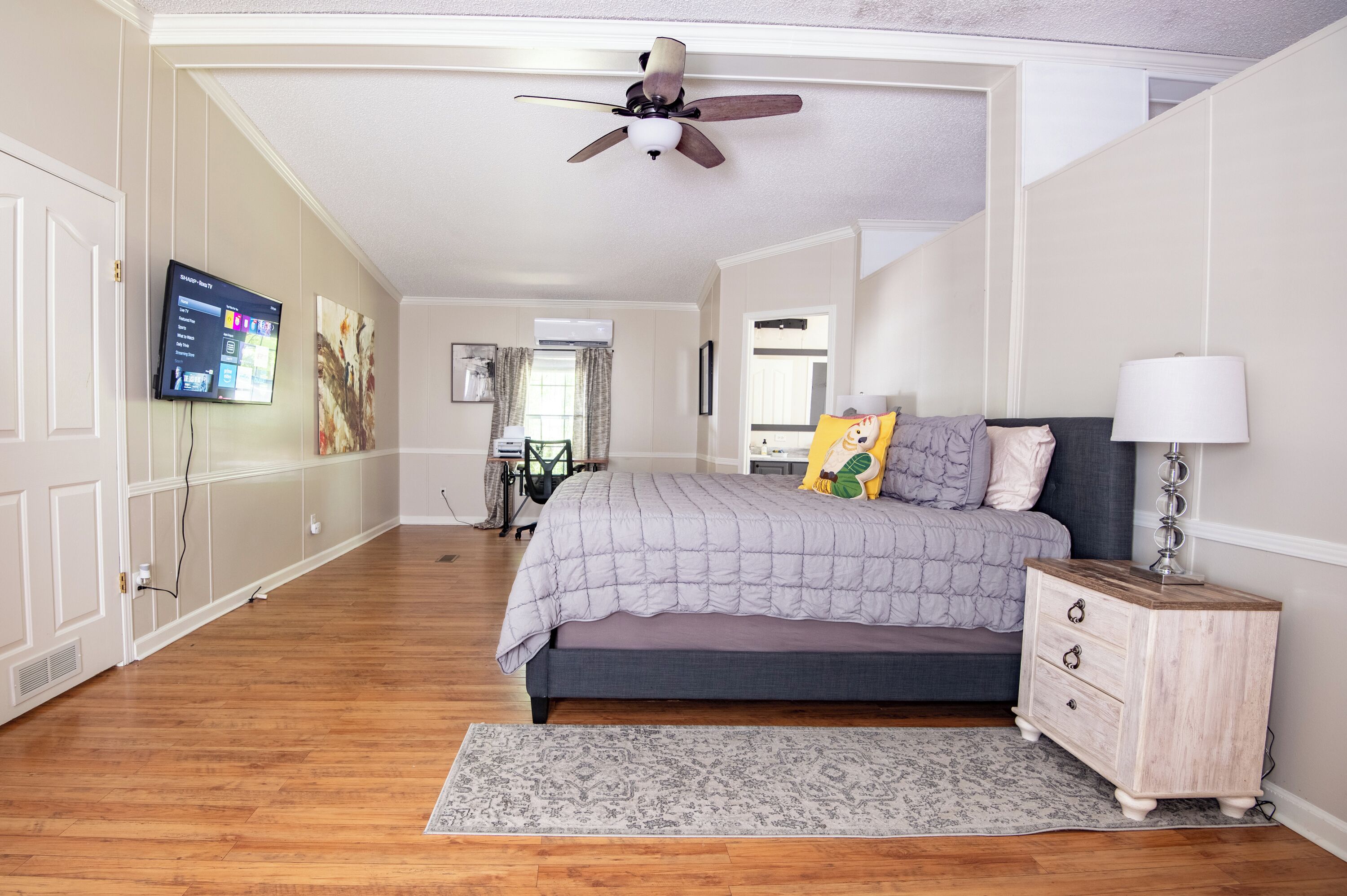 4 habitaciones, escritorio, tabla de planchar con plancha y wifi gratis 