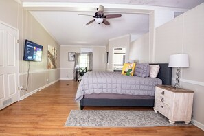 4 Schlafzimmer, Schreibtisch, Bügeleisen/Bügelbrett, kostenloses WLAN