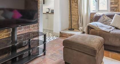3 Bedroom Country Cottage with Private Garden