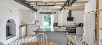 3 Bedroom Country Cottage with Private Garden