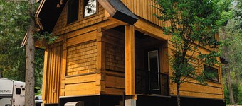 Modern 4-Bedroom Luxury CT Lodge Experience