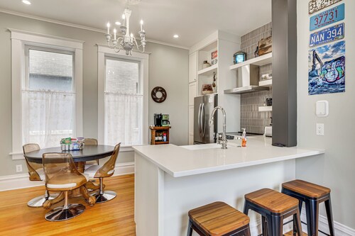 Walk Downtown: Inviting Historic Home in Dubuque!
