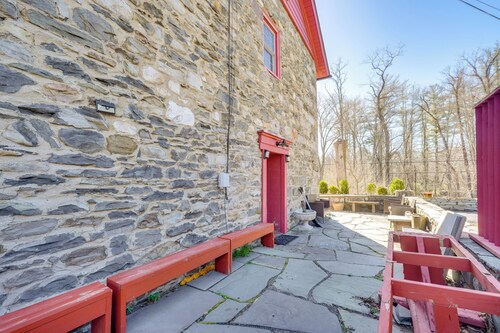 Historic Manor 3 Mi to Shawnee Mtn! Pet Friendly