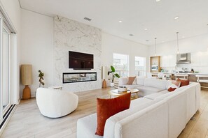 TV, fireplace