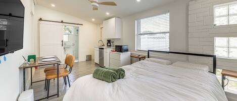Travel cot, Internet, bed sheets