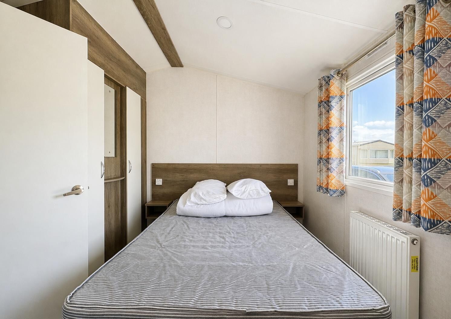 Stunning Caravan At Broadland Sands Holiday Park Ref 20004bs - Suffolk